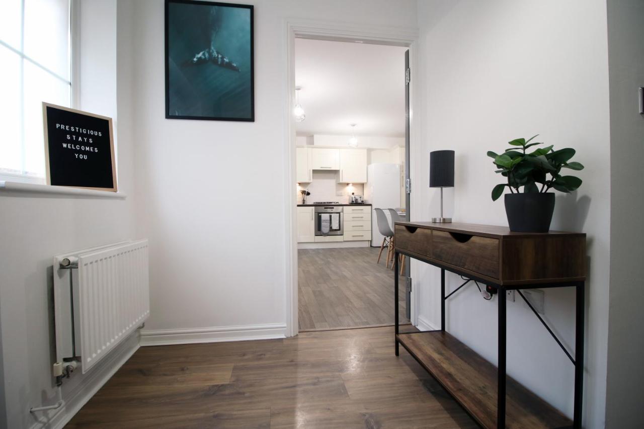 Delft - Spacious Home, High Speed Wi-Fi, Free Parking, Terrace Swindon Exterior foto