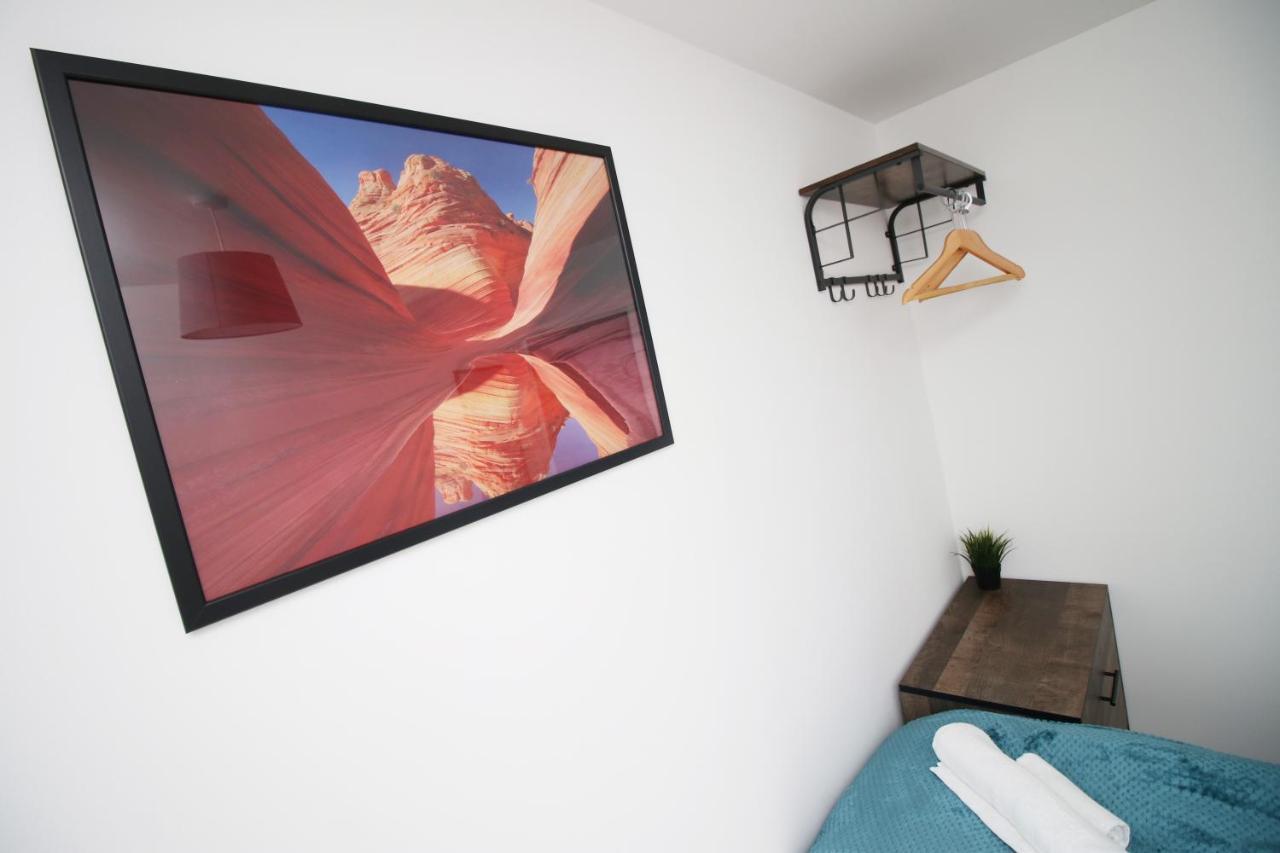 Delft - Spacious Home, High Speed Wi-Fi, Free Parking, Terrace Swindon Exterior foto