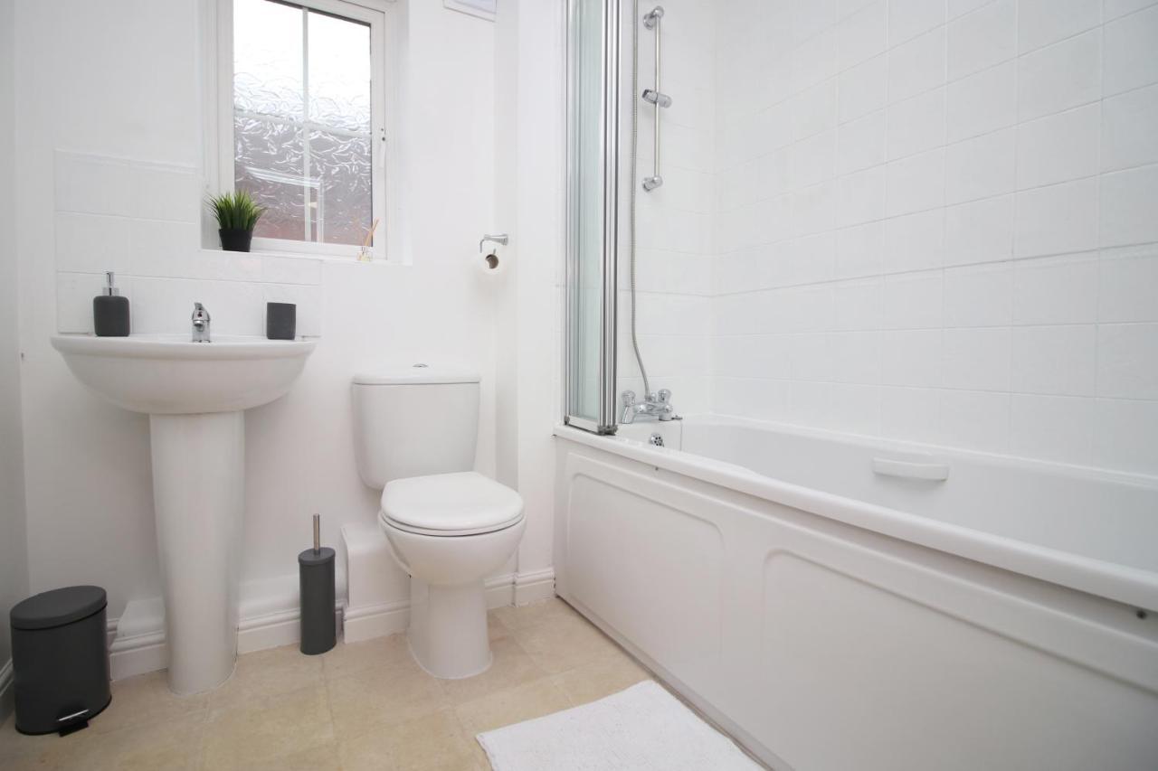 Delft - Spacious Home, High Speed Wi-Fi, Free Parking, Terrace Swindon Exterior foto