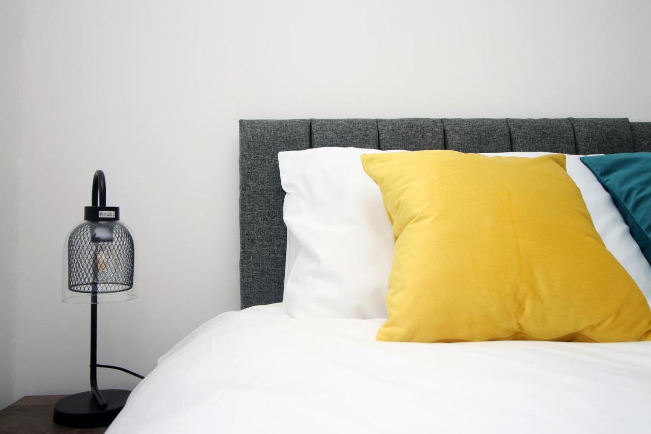 Delft - Spacious Home, High Speed Wi-Fi, Free Parking, Terrace Swindon Exterior foto