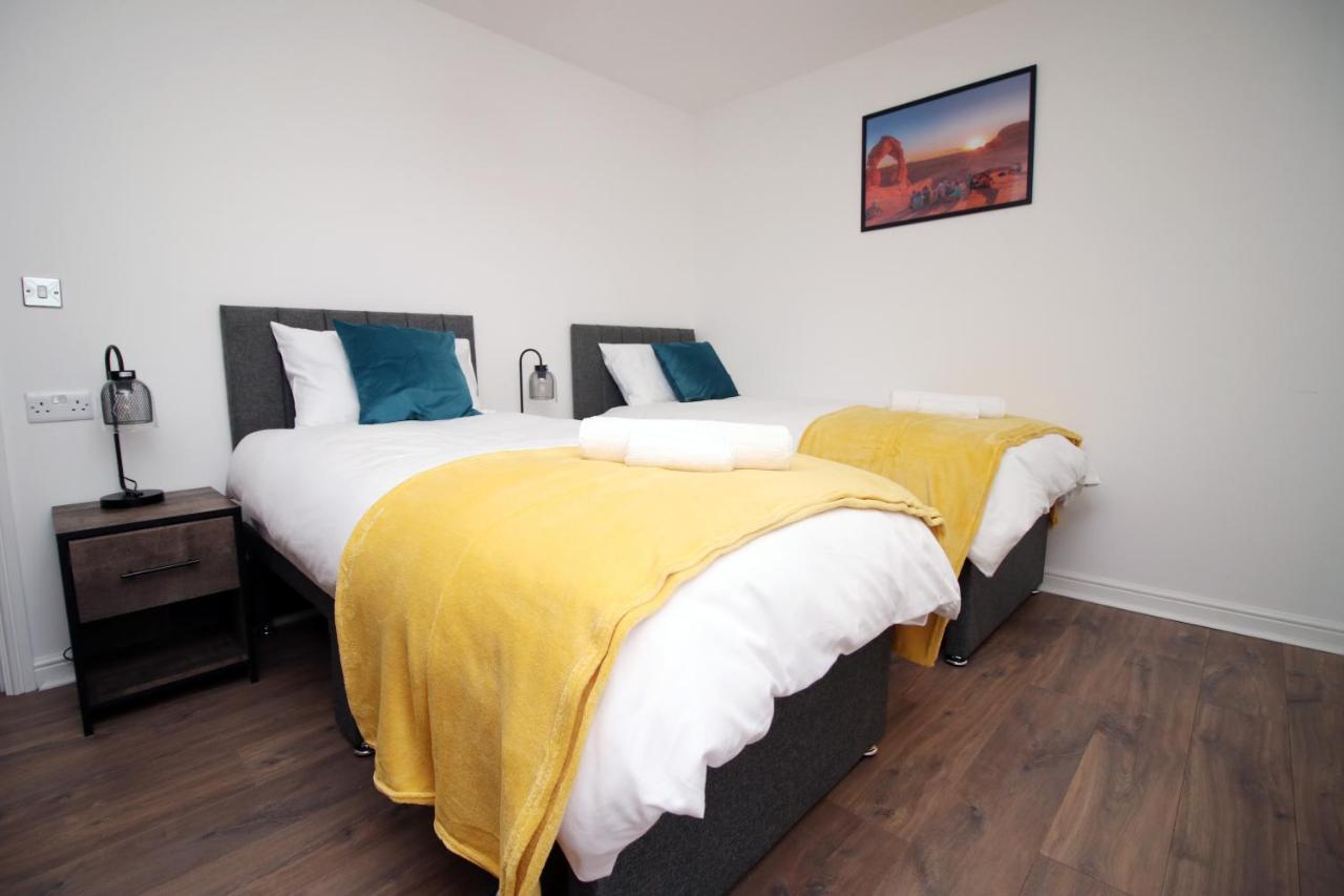Delft - Spacious Home, High Speed Wi-Fi, Free Parking, Terrace Swindon Exterior foto