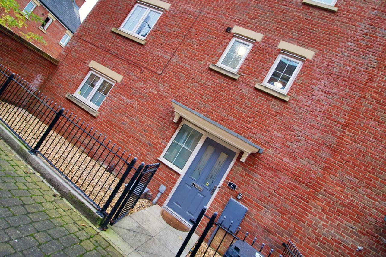 Delft - Spacious Home, High Speed Wi-Fi, Free Parking, Terrace Swindon Exterior foto